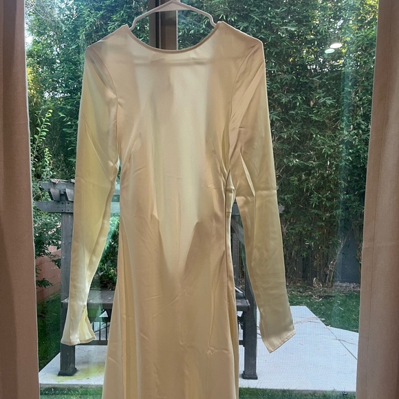 Silk Charmeuse, backless gown, floor length with a ruched cowl back. NWT - Picture 9 of 10